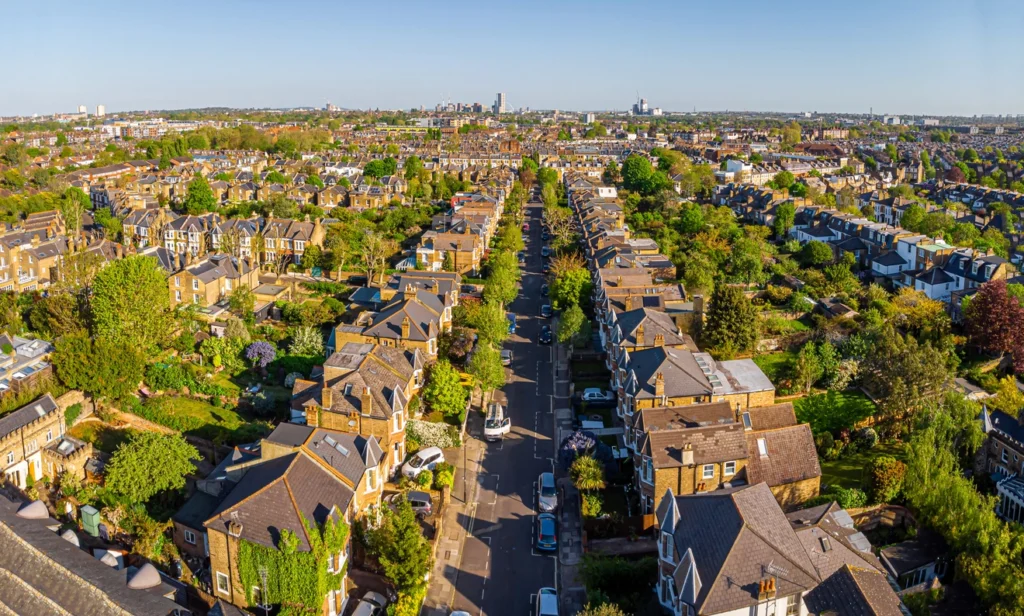 Can Foreign Nationals Buy UK Property Without a Credit Footprint